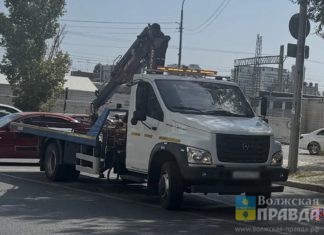 На пол, руки за спину: в Волгограде прошло силовое задержание эвакуатора-афериста