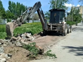 В Волжском ремонтируют дорогу к соматической больнице