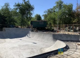 В Волжском благоустройство территории сквера по ул. Советской выполнено на 95%