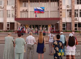 В Волжском отметили День флага России
