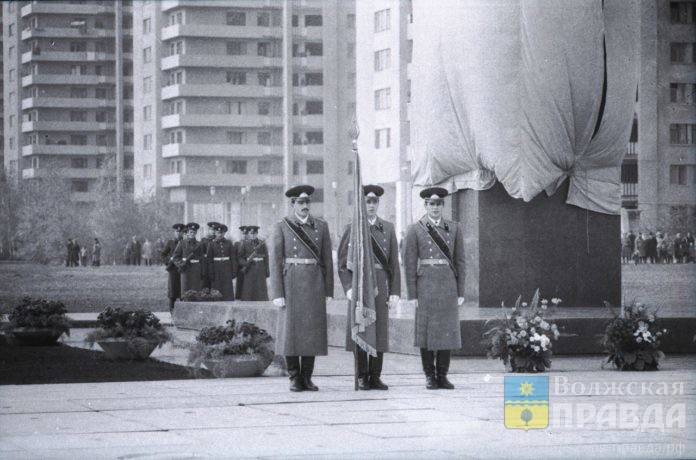 фото с выставки. Памятник Ленину. Протопопов