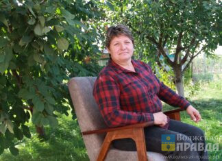 «Варила венские стулья»: Галина Ермакова из Волжского реставрирует мебель и мастерит железных человечков из посуды