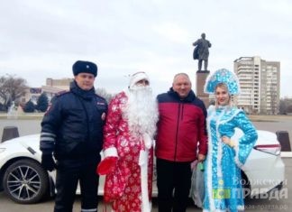 Сотрудники Госавтоинспекции поздравили волжских водителей
