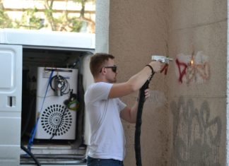 Граффити со стен домов в Волжском удаляют при помощи лазера
