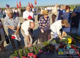 В Волжском почтили память жертв бомбардировки Сталинграда