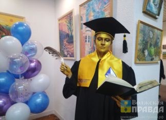 Апельсины радости и искусство будущего: в Волжском открылся студенческий вернисаж