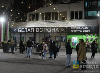 Ведьма, самураи и глинтвейн: в Волжском отметили годовщину «Белой вороны» и «Гаража»