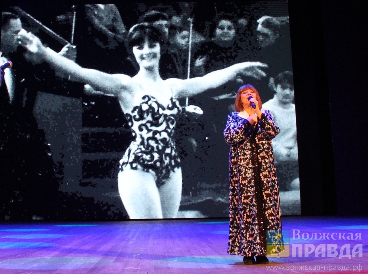 Дикті сүйді Эллен Муттың жалаңаш суреттері