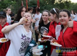 Игра в кальмара, пироги и капсула времени: 5-й округ Волжского отпраздновал День соседей