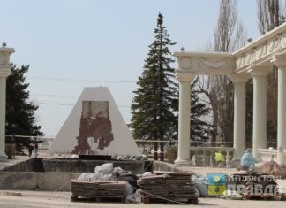 Плитка на мемориале и поросята у поликлиники: волжанам рассказали о благоустройстве знаковых объектов