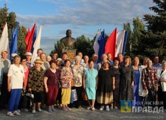 В Волжском торжественно открыли памятник Александру Александрову