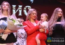 Голова лошади и платье из шаров: 5 корон «Миссис Волжский 2025» нашли своих обладательниц