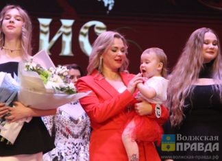 Голова лошади и платье из шаров: 5 корон «Миссис Волжский 2025» нашли своих обладательниц