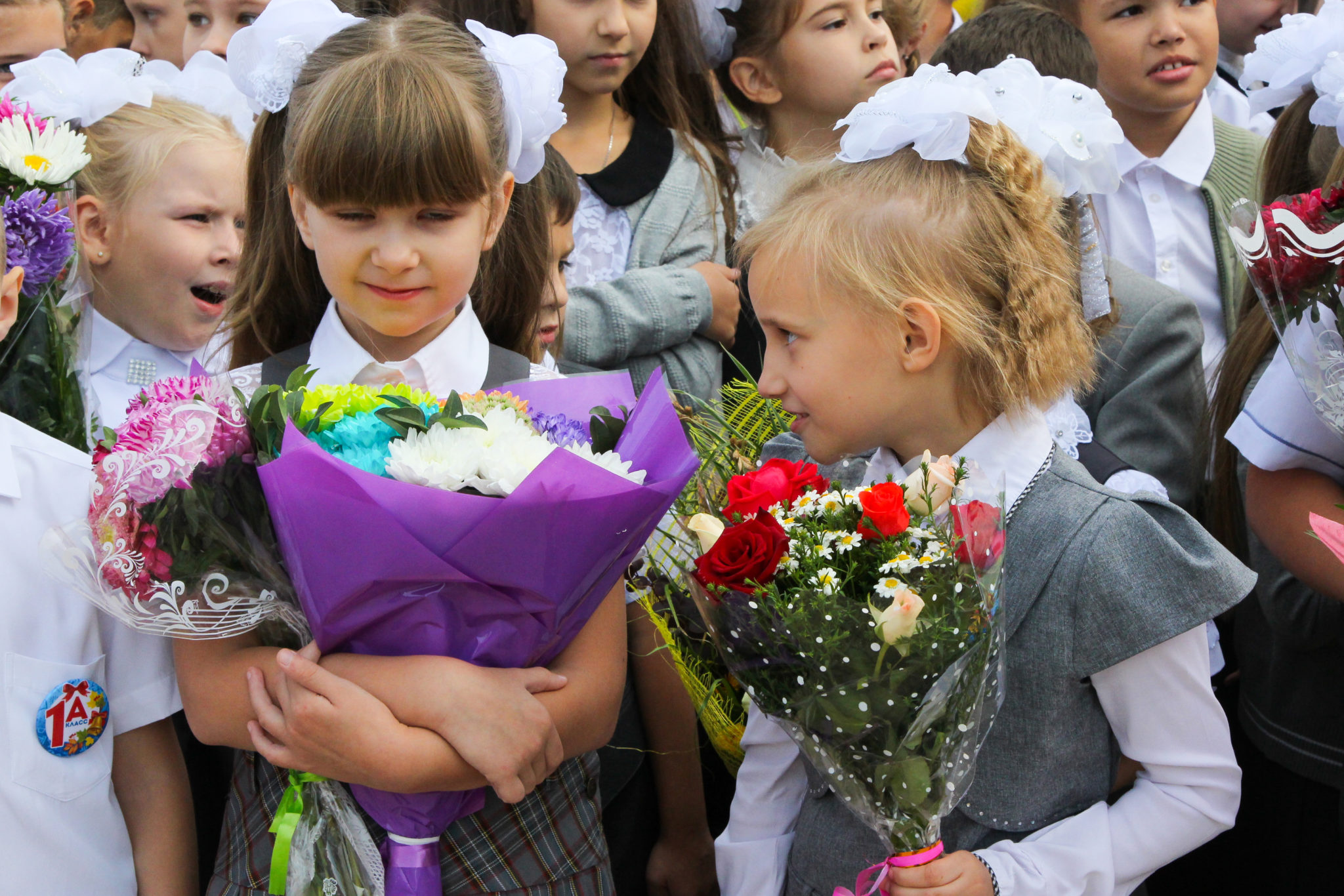 4 сентября волгоград. 1 Сентября фото. 1 Сентября Волгоград. Волонтера цветок. Волжская правда первое сентября.