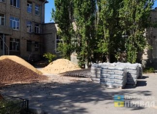 Волжские городские власти проинспектировали ход капремонта в школах