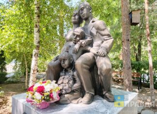 В День города в Волжском торжественно открыли памятник семье