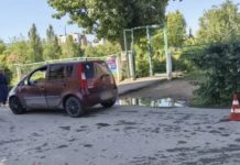 В Волжском школьницу сбила машина во дворе дома