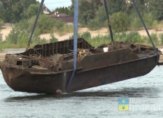 Со дна Волги подняли два погибших в Сталинградской битве корабля с останками бойцов