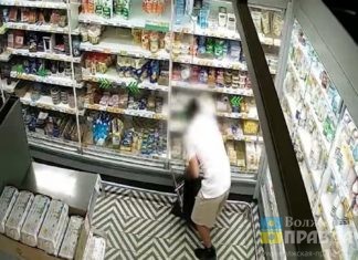 С пакетом мимо кассы: взят под стражу 22-летний волжанин, втянувший подростка в серию краж