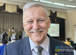 Председатель Совета ветеранов Владимир Лежнев поздравил жителей Волжского с Новым годом и Рождеством