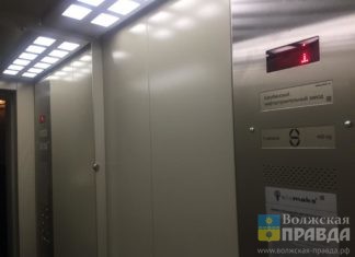 В Волжском продолжаются работы по замене лифтов в рамках капремонта