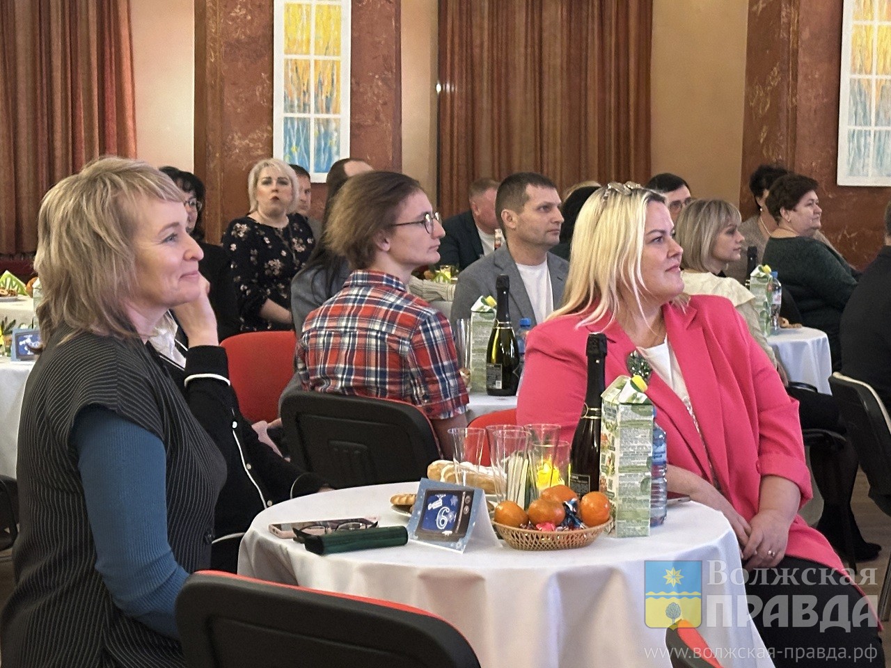 «Голубой огонёк» по-волжски: награждены победители городского конкурса новогоднего оформления «Магия праздника»