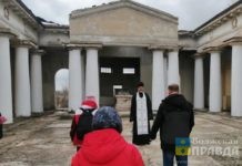 В Дмитриевскую родительскую субботу на территории волжского мортуария состоялось богослужение