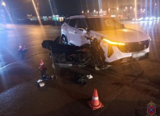 В Волжском внедорожник столкнулся с мотоциклом