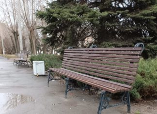 Нам пишут: разгоните дебоширов у театра