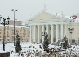 На волгоградском НЭТе отреставрировали статуи трёх муз