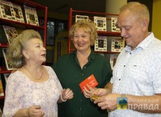 На встрече с общественниками глава Волжского вручал медали и часы
