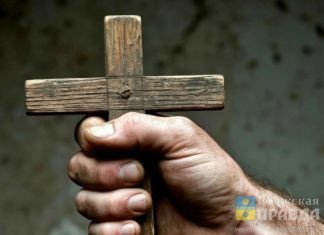 Погибшего под Волгоградом священника похоронили в хуторе Попов