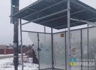 В Волжском новогодние ухари разнесли остановку на острове Зелёном