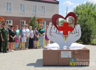 В Волжском открыли памятник военным медикам