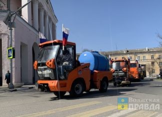 В Волжском День единых действий начался с парада уборочной техники