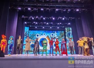 Бабуллинг и певец «Шамян»: на финале Волжской лиги КВН уложили членов жюри