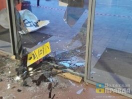 Протаранили витрину: лихачи на квадроцикле не попали в двери волгоградского ТЦ «Такой»