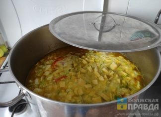 суп в кастрюле