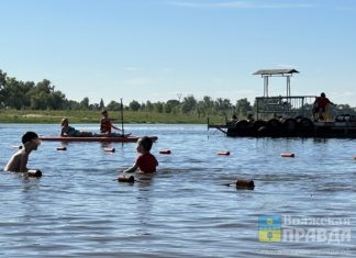 Купание в реке