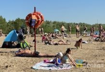 Теневые навесы и новые дорожки: на пляже в Волжском завершается подготовка к купальному сезону