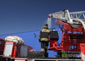 После атаки беспилотников в Волгограде тушили пожар на НПЗ 17 часов