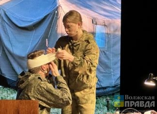 «Нельзя врать»: Выпускники академии Никиты Михалкова представили в Волжском спектакль «Позывной Лютик»