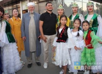 Плов, блины и Чебурашка: в Волжском прошел праздник национальной дружбы