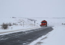 Дорожники и энергетики Волгоградской области ликвидируют последствия стихии