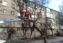 В Волжском продолжаются восстановительные работы после урагана