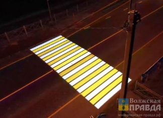 В Волжском заработали проекционные пешеходные переходы
