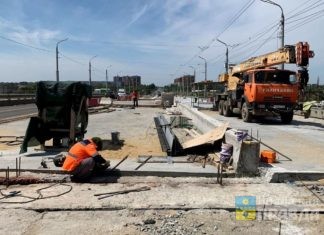 На путепроводе по улице Александрова в Волжском начали гидроизоляцию дорожного полотна