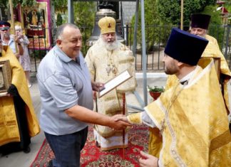 Настоятель храма Святых Новомучеников награжден медалью за вклад в развитие Волжского