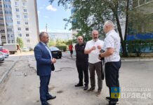 Вице-мэр Волжского Евгений Головко проинспектировал ход ремонта внутриквартальных дорог