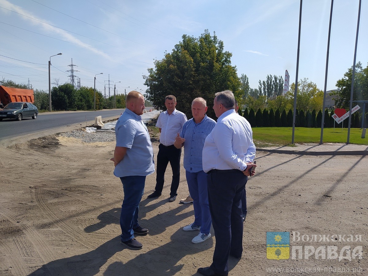 В Волжском расширяют дорогу на улице Логинова | 10.08.2023 | Волжский -  БезФормата